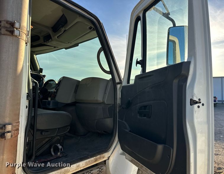 image for item EK0538 2009 International 7400 dump truck