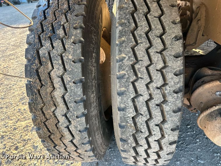 image for item EK0538 2009 International 7400 dump truck