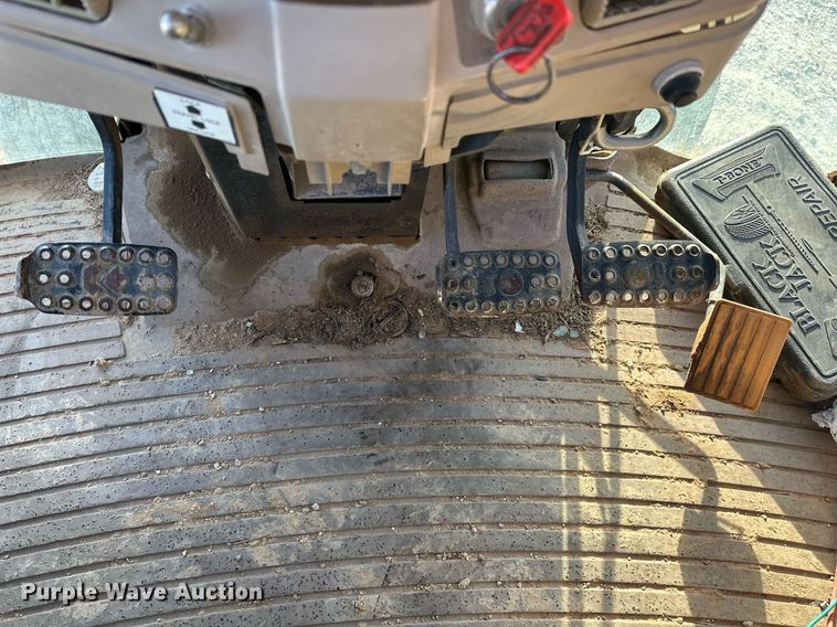 image for item EK0539 2001 John Deere 6310 tractor