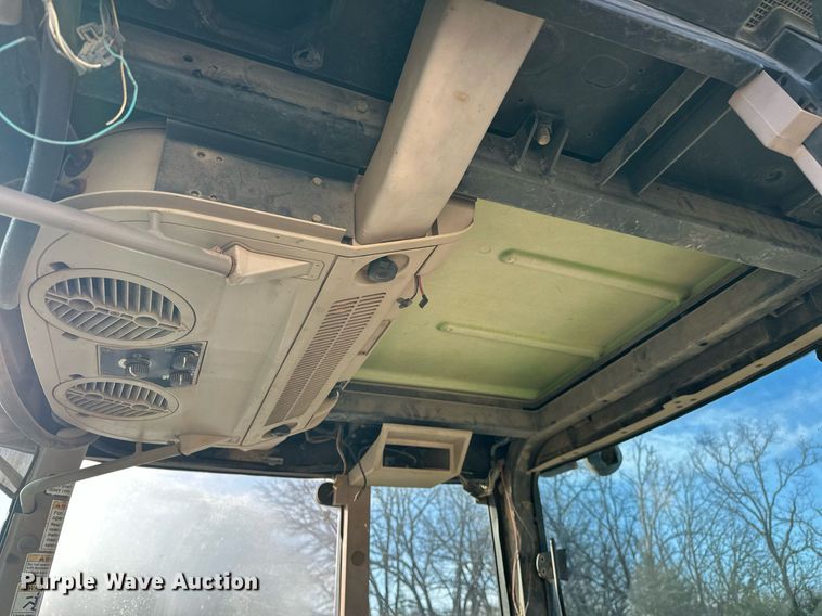 image for item EK0541 2003 John Deere 6615 tractor