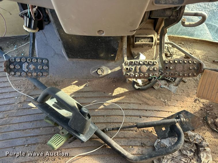 image for item EK0541 2003 John Deere 6615 tractor