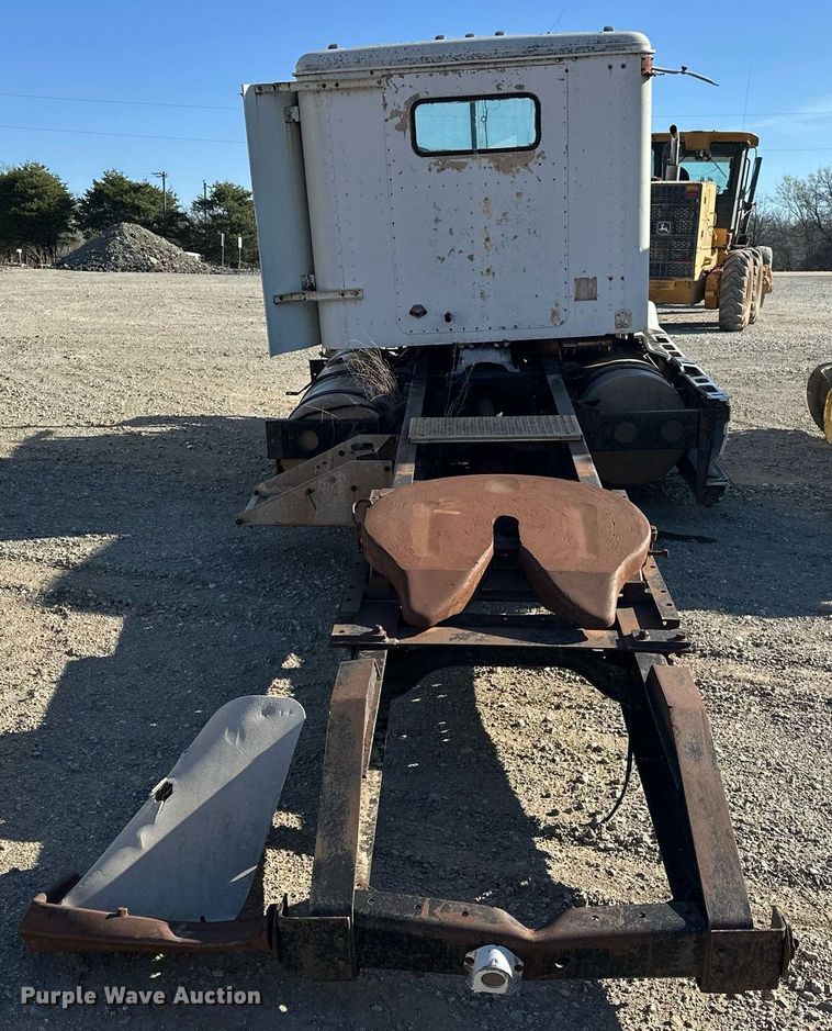 image for item EK0542 1995 International 9400 semi truck