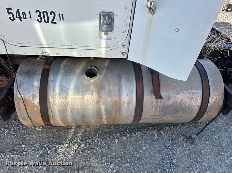 image for item EK0542 1995 International 9400 semi truck