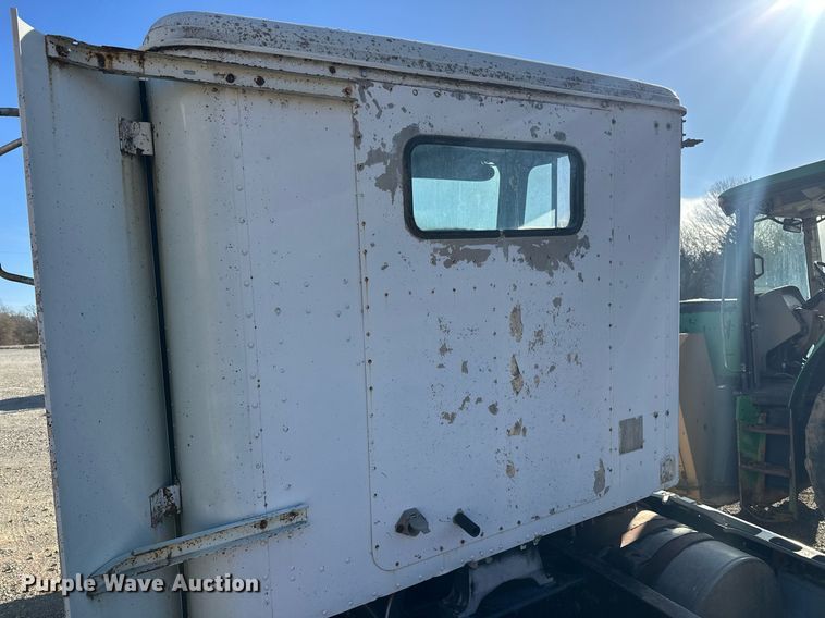 image for item EK0542 1995 International 9400 semi truck