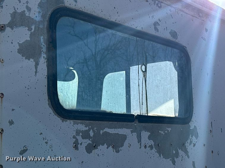 image for item EK0542 1995 International 9400 semi truck