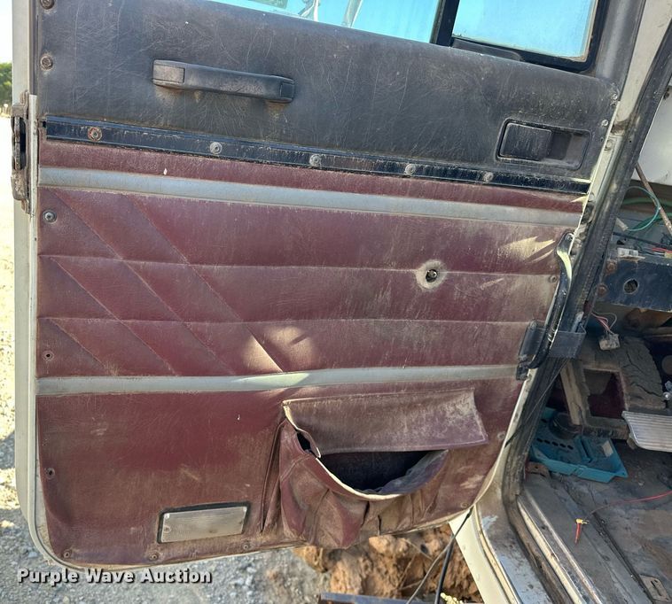 image for item EK0542 1995 International 9400 semi truck