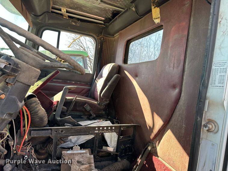 image for item EK0542 1995 International 9400 semi truck