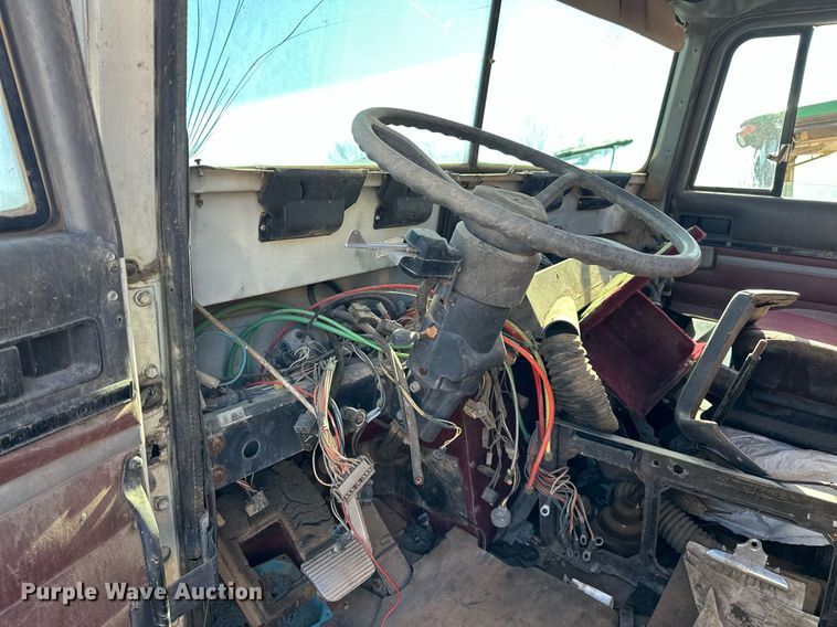 image for item EK0542 1995 International 9400 semi truck