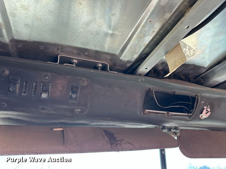 image for item EK0542 1995 International 9400 semi truck