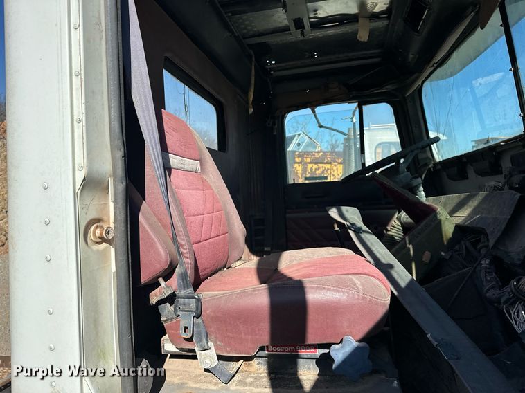 image for item EK0542 1995 International 9400 semi truck