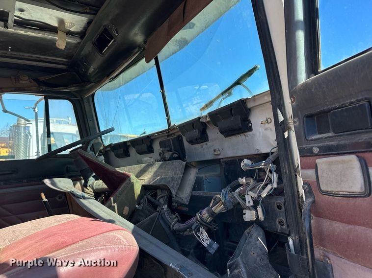 image for item EK0542 1995 International 9400 semi truck