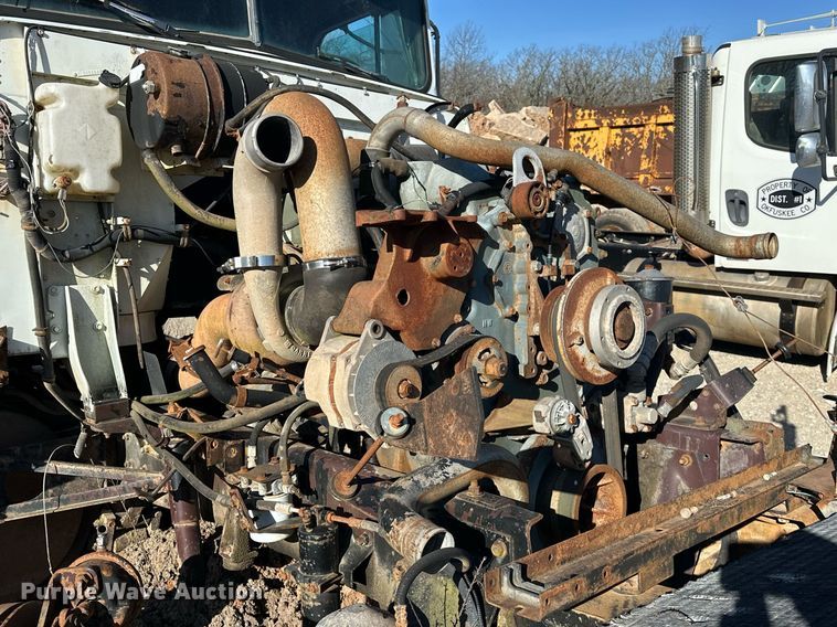 image for item EK0542 1995 International 9400 semi truck