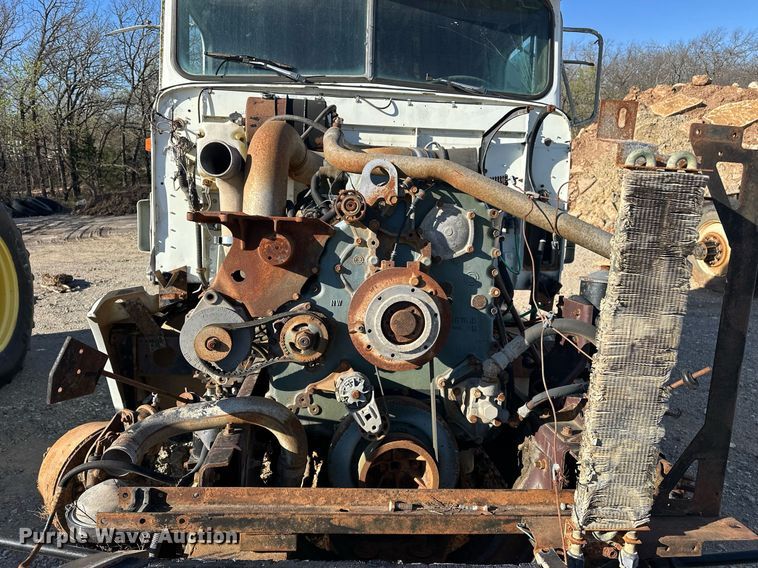 image for item EK0542 1995 International 9400 semi truck