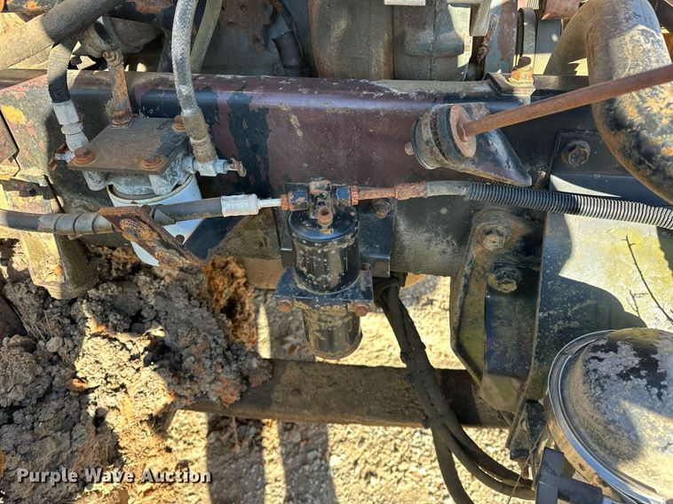 image for item EK0542 1995 International 9400 semi truck