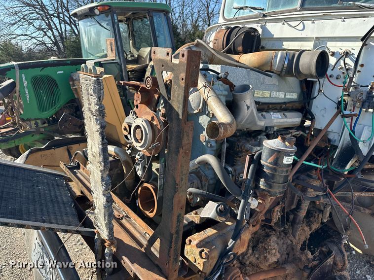 image for item EK0542 1995 International 9400 semi truck