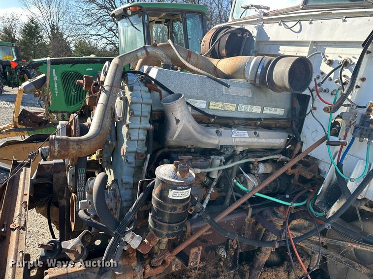 image for item EK0542 1995 International 9400 semi truck