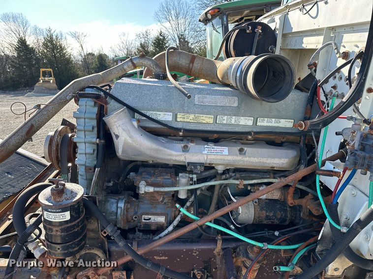 image for item EK0542 1995 International 9400 semi truck