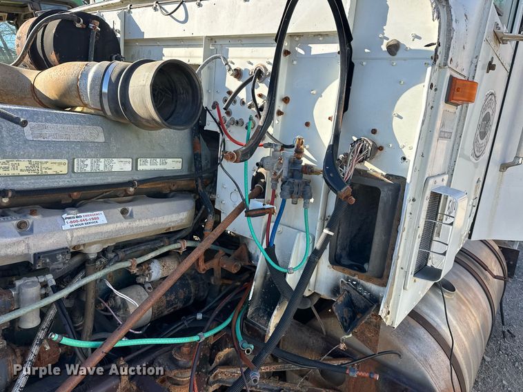 image for item EK0542 1995 International 9400 semi truck