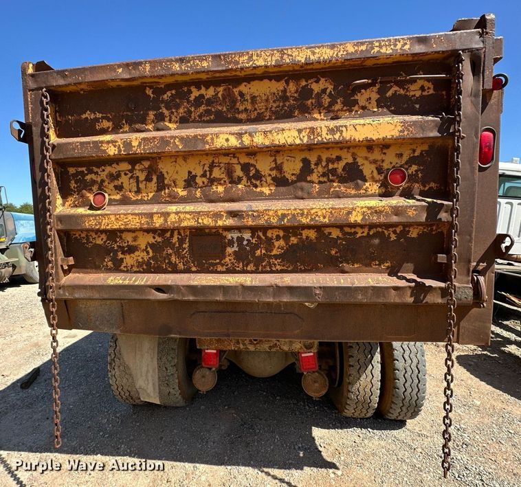 image for item EK0544 1997 International 4900  dump truck