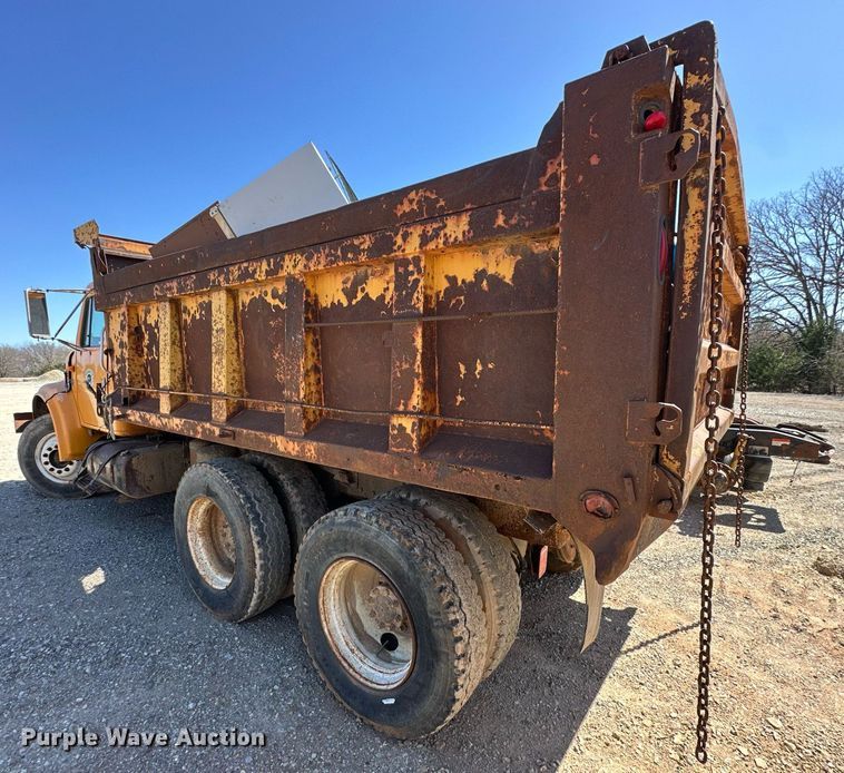 image for item EK0544 1997 International 4900  dump truck
