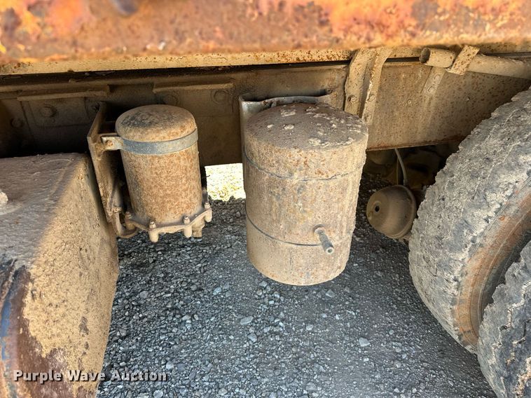 image for item EK0544 1997 International 4900  dump truck