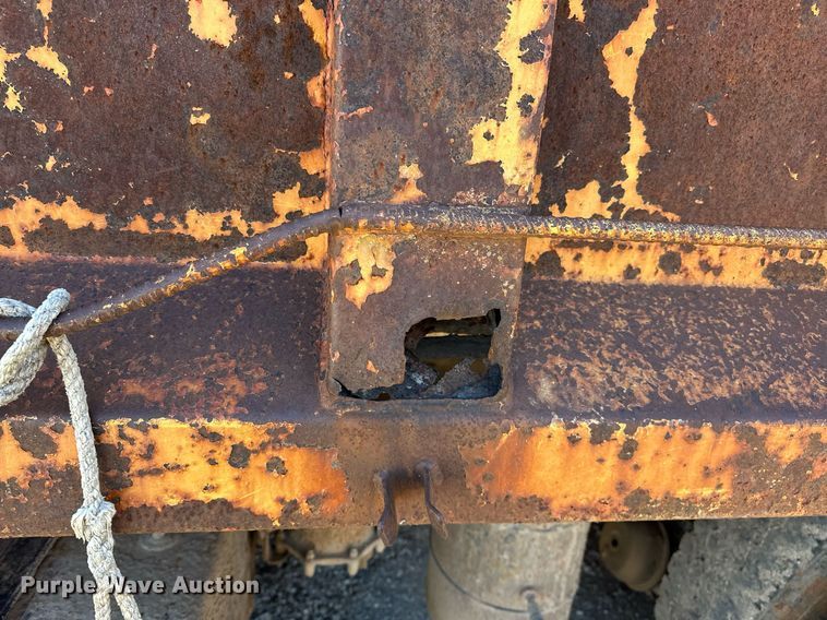 image for item EK0544 1997 International 4900  dump truck