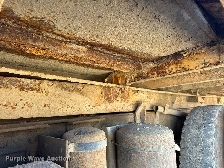 image for item EK0544 1997 International 4900  dump truck