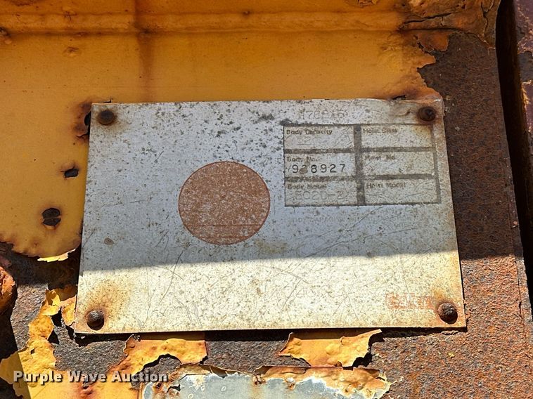 image for item EK0544 1997 International 4900  dump truck