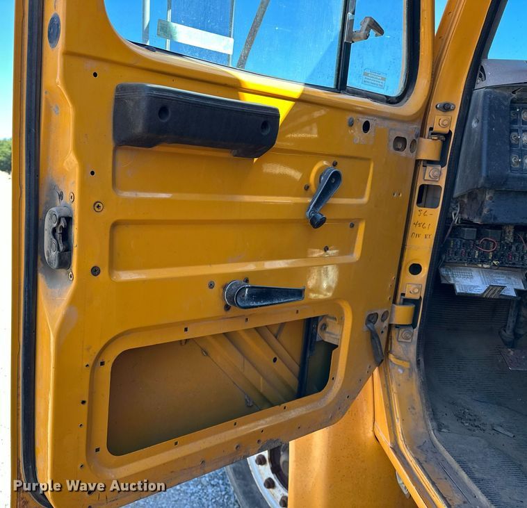 image for item EK0544 1997 International 4900  dump truck