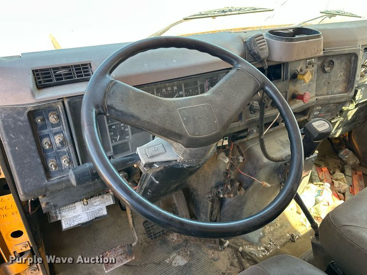 image for item EK0544 1997 International 4900  dump truck