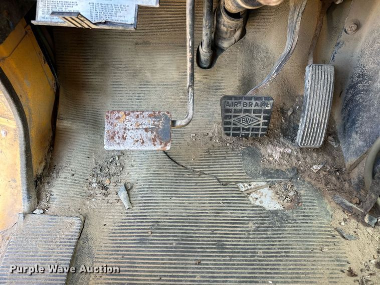 image for item EK0544 1997 International 4900  dump truck