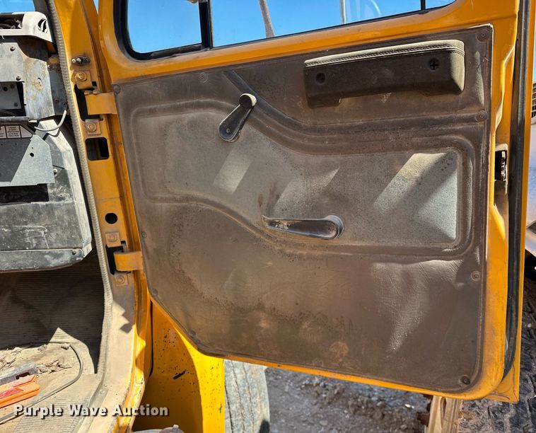 image for item EK0544 1997 International 4900  dump truck