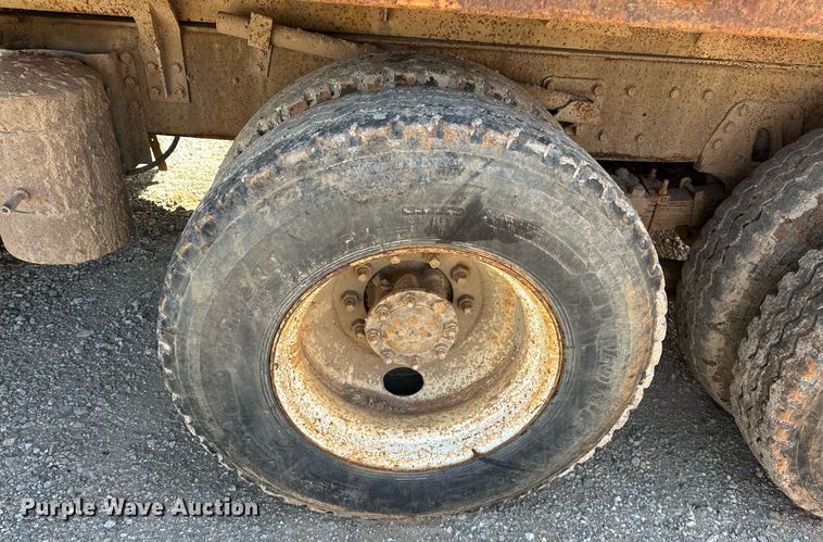 image for item EK0544 1997 International 4900  dump truck