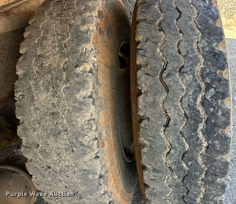 image for item EK0544 1997 International 4900  dump truck