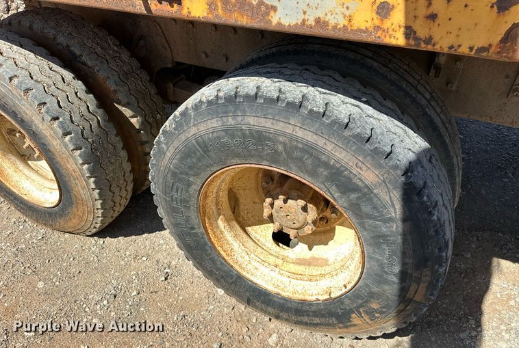 image for item EK0544 1997 International 4900  dump truck