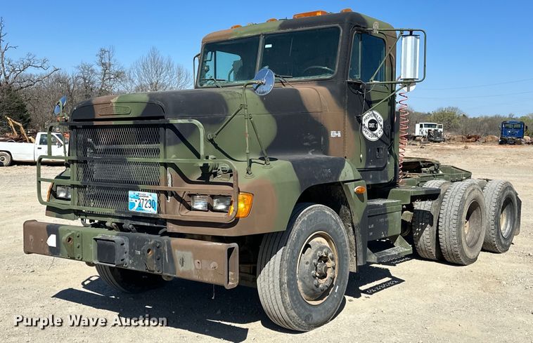 image for item EK0545 2001 Freightliner FLD 120 glider kit semi truck