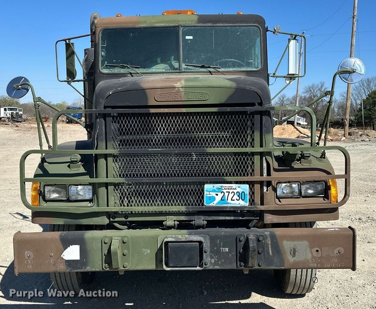 image for item EK0545 2001 Freightliner FLD 120 glider kit semi truck