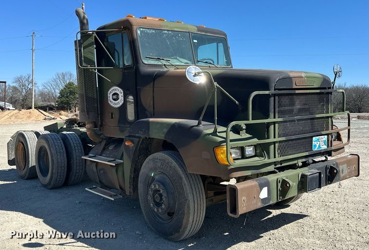 image for item EK0545 2001 Freightliner FLD 120 glider kit semi truck