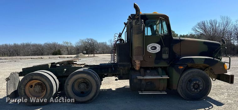 image for item EK0545 2001 Freightliner FLD 120 glider kit semi truck