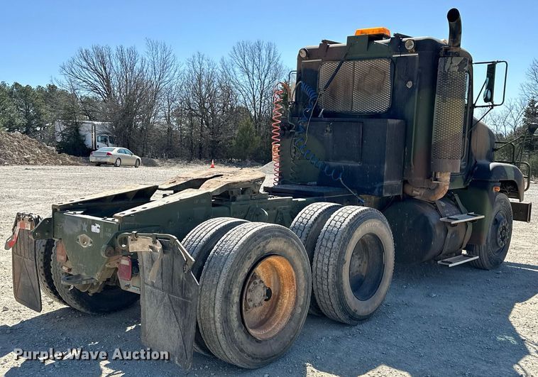 image for item EK0545 2001 Freightliner FLD 120 glider kit semi truck