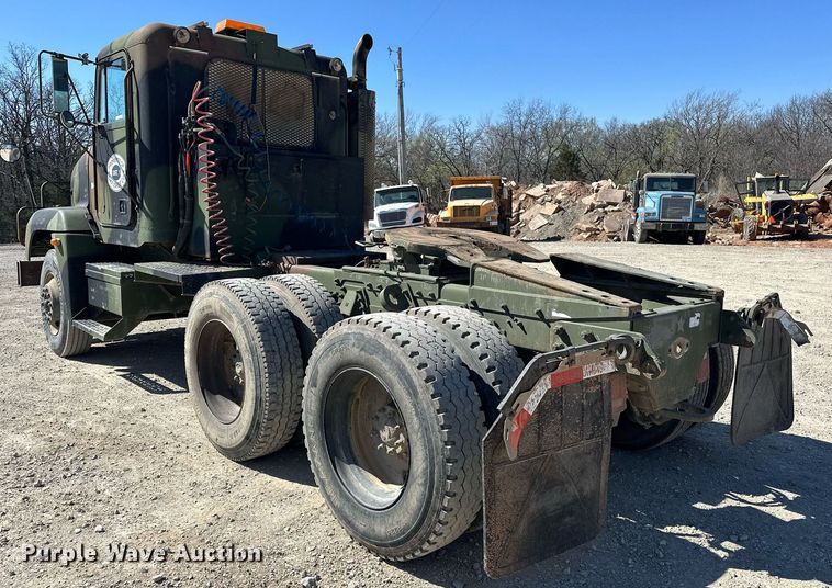 image for item EK0545 2001 Freightliner FLD 120 glider kit semi truck