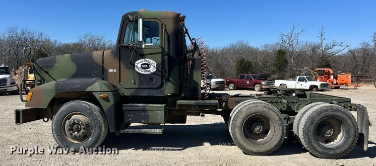 image for item EK0545 2001 Freightliner FLD 120 glider kit semi truck