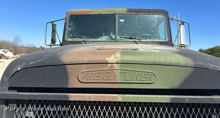 image for item EK0545 2001 Freightliner FLD 120 glider kit semi truck