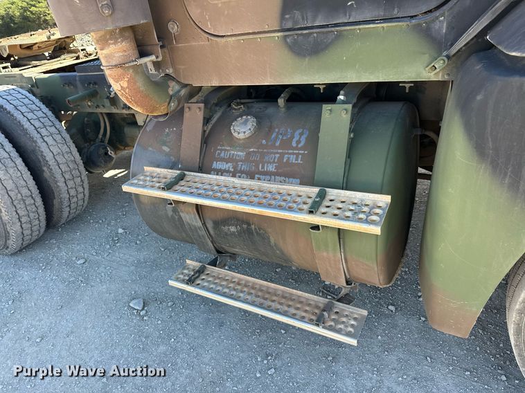 image for item EK0545 2001 Freightliner FLD 120 glider kit semi truck