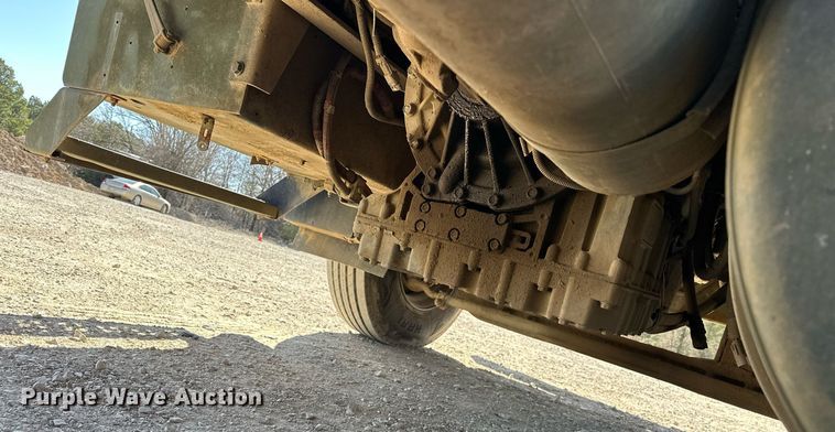 image for item EK0545 2001 Freightliner FLD 120 glider kit semi truck