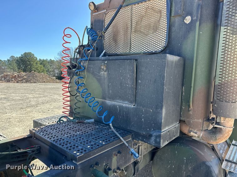 image for item EK0545 2001 Freightliner FLD 120 glider kit semi truck