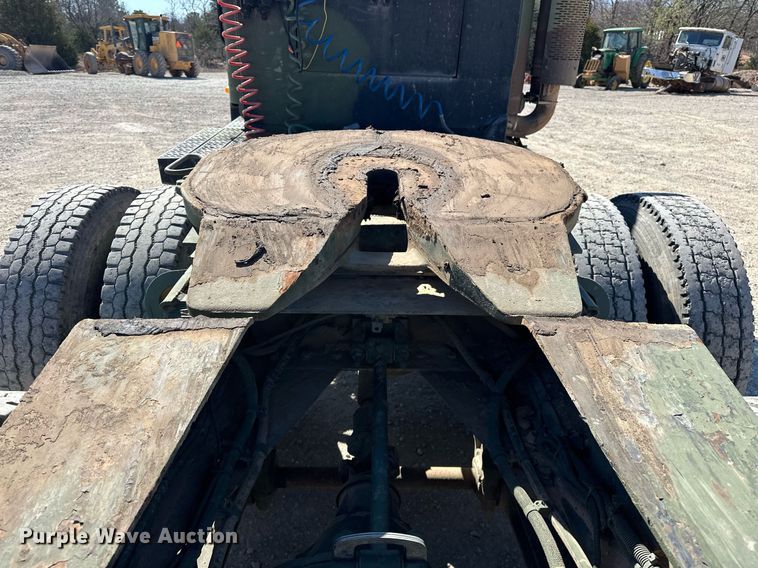 image for item EK0545 2001 Freightliner FLD 120 glider kit semi truck