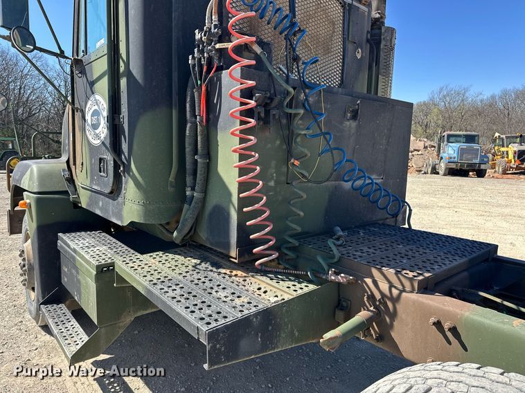 image for item EK0545 2001 Freightliner FLD 120 glider kit semi truck