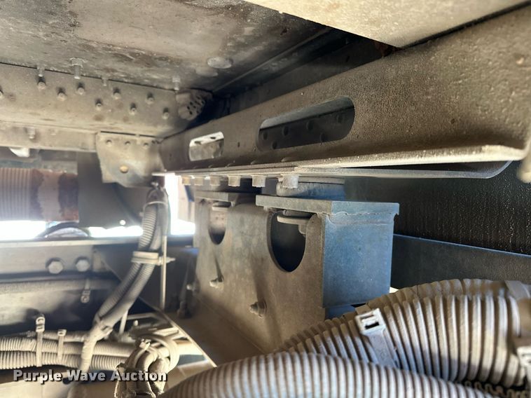 image for item EK0545 2001 Freightliner FLD 120 glider kit semi truck