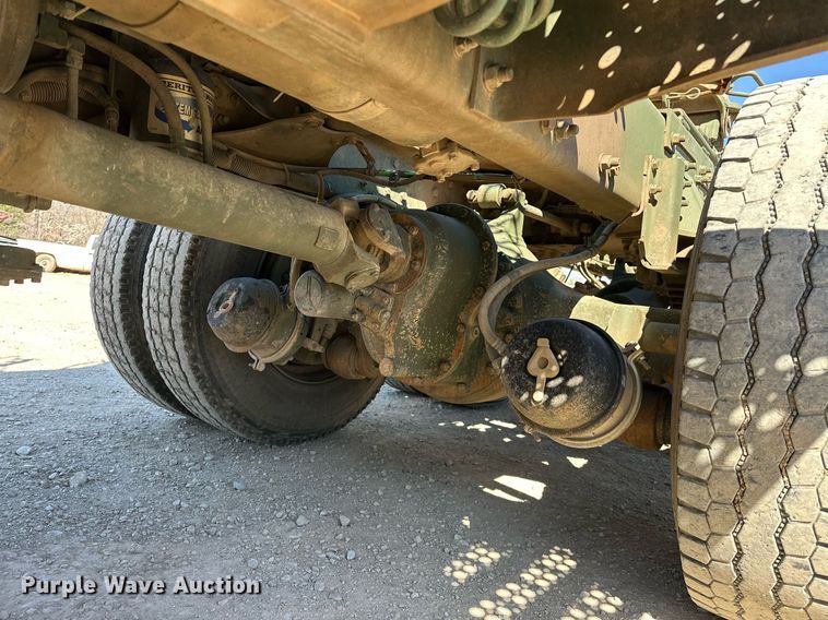 image for item EK0545 2001 Freightliner FLD 120 glider kit semi truck